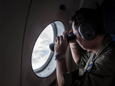 Air Asia: Βρέθηκε και πέμπτο μεγάλο αντικείμενο